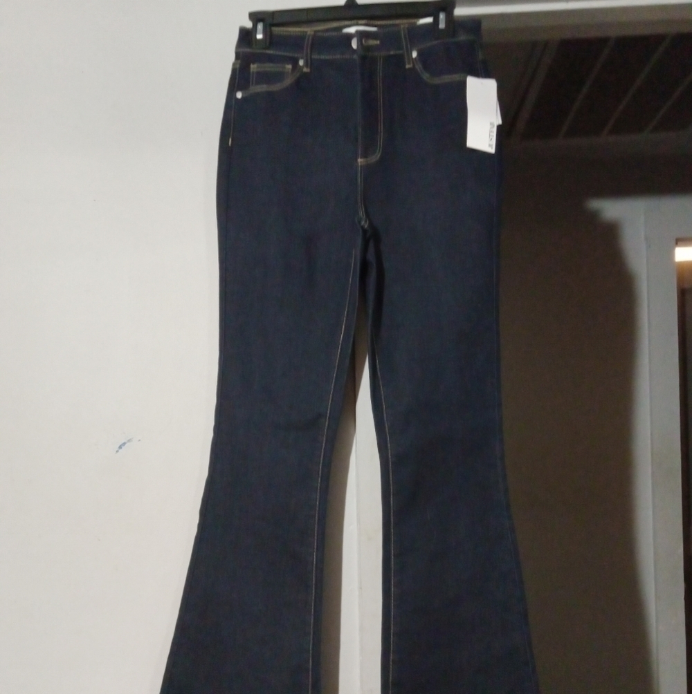 Justfab NWT ladies boot cut blue jeans. Size 28X32